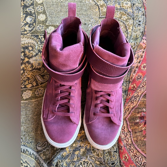 Nike High Top Slip Ons Maroons color with snakeskin detail - Picture 10 of 11